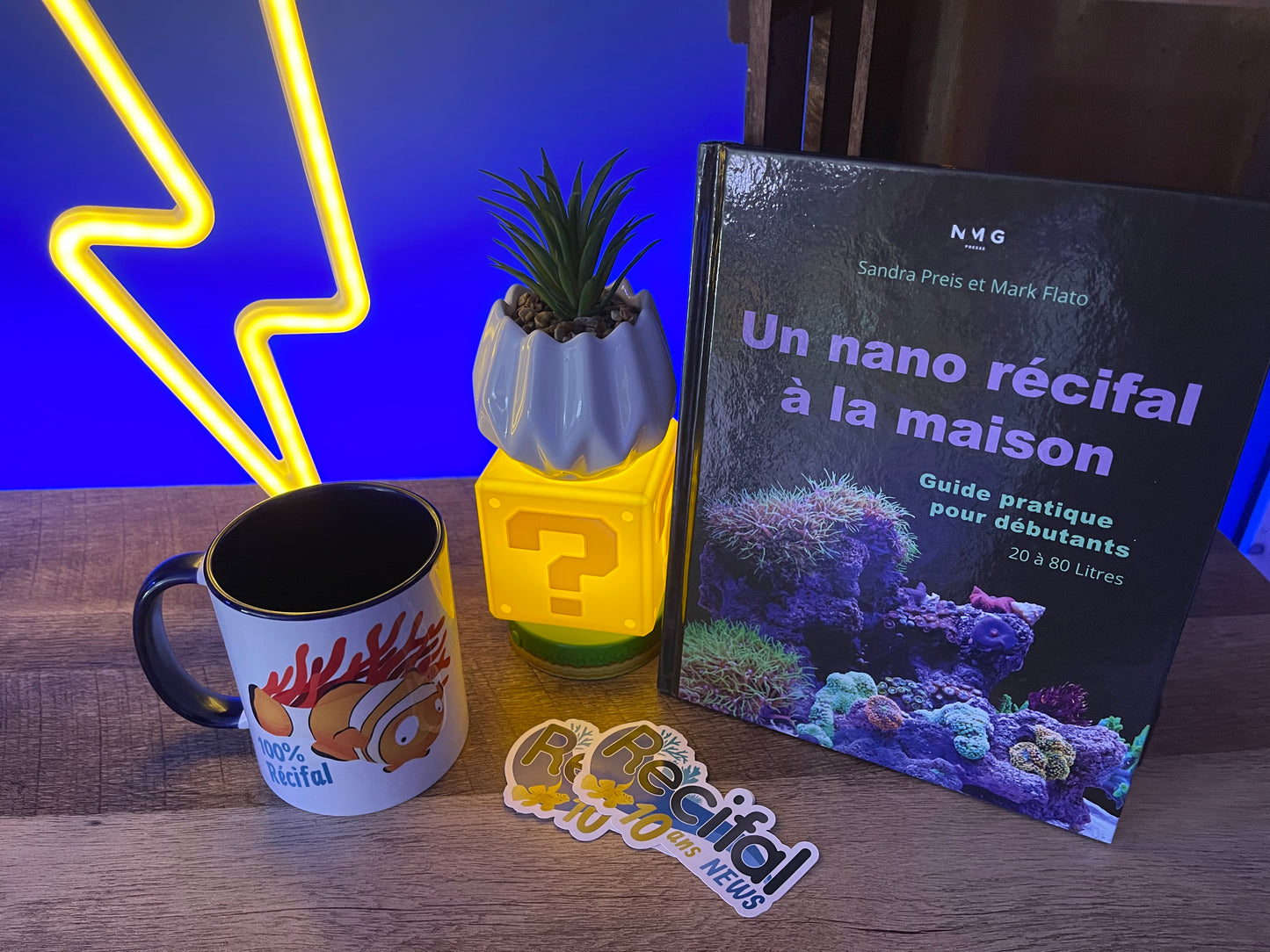 Pack produits: Mug + Livre + Stickers
